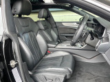 ●前席:ゆったりとしたドライバースペースで、長時間の運転でも快適にお過ごしいただけます。