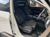 やわらかい座り心地のシートで長時間の運転でも疲れにくくなっています☆