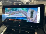 【パノラミックビューモニター】専用のカメラにより、上から見下ろしたような視点で360度クルマの周囲を確認することができます☆死角部分も確認しやすく、狭い場所での切り返しや駐車もスムーズに行えます。