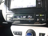 <オートエアコン>オートエアコン付きなので一度、温度を設定すれば自動的に過ごし易い温度に調整してくれますよ。車内をいつでも快適空間にしてくれます。