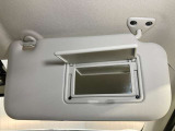 【運転席サンバイザー】鏡が付いているのでメイク直しなどにも便利★
