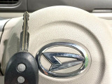 【キーレス】少し離れた場所からでもボタン一つでドアの開錠・施錠ができるのでとっても便利!ドアの鍵穴周りに傷をつけることもありません♪