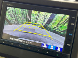 【バックカメラ】駐車時に後方がリアルタイム映像で確認できます。大型商業施設や立体駐車場での駐車時や、夜間のバック時に大活躍!運転スキルに関わらず、今や必須となった装備のひとつです!