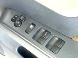 【電動格納ミラー】サイドミラーは電動格納式となっており、狭い駐車場でもキズがつくリスクを抑えられます。
