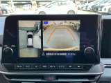 『アラウンドビューモニター』はスムーズな駐車と安全確認をサポートします。