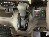 シフトはインパネシフト、パーキングブレーキは電子制御となっています。