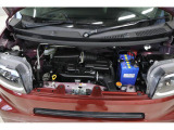 DOHC 12バルブエンジンは、スムーズな加速と優れた燃費性能を両立。自然吸気ならではのリニアなレスポンスと、DOHC構造による軽快な走りが魅力です。