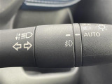 【オートライト(AUTO)】外の明るさをシステムが感知して、自動でヘッドライトが点灯します!ヘッドライトをつけ忘れを防ぐ便利機能です。