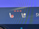 【シートベンチレーション】夏場は涼しい風でお尻や背中の熱やムレを防ぎ、冬はエアコンよりも早く温まってポカポカに!季節を問わず快適に過ごせます。