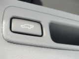 ワンタッチでバックドアが開閉。重たいバックドアも力いらずで開閉できる便利なパワーバックドア付きです!