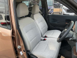 運転席まわりは、使用感も少なく良好な状態です。
