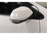 サイドターンランプ付きドアミラー。車両のドレスアップと右左折時の被視認性を兼ね備えたお洒落なミラーです。