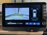 リバースギアに入れるだけで後方の表示へ切り替わります。夜間や雨の日の駐車も楽になりますよ。