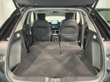 リア席を倒せば広々とした空間の出来上がり!床が低くフラットになり、天井までの高さがありますので積載が便利です。