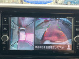 アラウンドビューモニターまるで車を真上から映したような映像で、前後左右の感覚が分かります♪車庫入れや駐車時に大活躍の機能です。