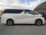 両側パワースライドドア付きだから、狭い駐車スペースなどでの 乗り降りラクラク!小さなお子さまのいるご家庭には嬉しい装備。