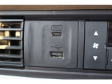 インパネトレーの下にはType-C(3A)のUSBジャックを備えています。