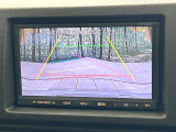 【バックカメラ】駐車時に後方がリアルタイム映像で確認できます。大型商業施設や立体駐車場での駐車時や、夜間のバック時に大活躍!運転スキルに関わらず、今や必須となった装備のひとつです!