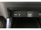 スマートフォンなどの音楽再生が可能なUSB接続ジャック装備車両です♪♪♪