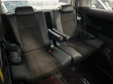 3列目シートはもちろん状態良好☆大人でもゆったりと座って頂けますので、大人数でのお出かけもラクラクです♪ご家族で、気の知れた仲間で、ドライブに行くのが楽しみですね♪