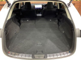 【パワーバックドア】スマートキーや運転席のボタンを押すだけでリアゲートが自動で開閉します!荷物を持っている時や、高い位置にあるバックドアを閉める際に便利な機能です♪