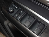 電動格納式ドアミラー・パワーウインドウを装備しています。