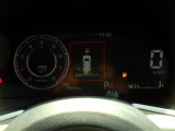 とっても見やすいメーターです。夜間時はラグジュアリーな気分にさせてくれる照明が魅力ですので、夜のドライブも楽しみになりますよ♪