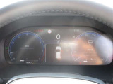 とっても見やすいメーターです。中央には液晶ディスプレイがあり車の情報が表示されます!