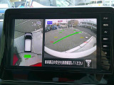 【アラウンドビューモニター】空から見下ろすような視点で、スムースな駐車と安全確認をサポートします。