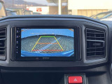 狭い駐車場や立体駐車場などもリアルに映るバックガイドモニター付でラクラク駐車♪