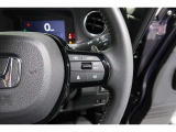 Hondaセンシングの機能のひとつ、アダプティブクルーズコントロール付!アクセルから足を離しても設定したスピードと前車との車間を保ち走行してくれます!車線維持もアシスト☆高速道路で疲労軽減ですね☆