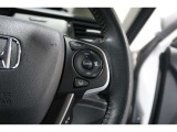 Hondaセンシングの機能のひとつ、アダプティブクルーズコントロール付!アクセルから足を離しても設定したスピードと前車との車間を保ち走行してくれます!車線維持もアシスト☆高速道路で疲労軽減ですね☆