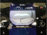 人気のフロントビューモニター装備。フロントグリルのカメラ映像をマルチファンクションディスプレイに表示。自車の前方の様子が確認可能です。見通しの悪い交差点や駐車・発進時などの前方確認をサポートします。