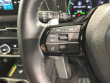 ステアリングにオーディオ操作スイッチが付いています。オーディオ画面に直接タッチしなくても操作が出来ますので、運転に集中できます。