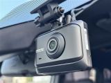 【ドライブレコーダー】映像・音声などの運転中の記録を残します。事故などを起こした起こされた時の証拠になりえますので、もしも時でも安心ですね。