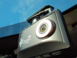 万が一のトラブルのときにも役に立つドライブレコーダーを装備しています。側面衝突や幅寄せ・割り込み対策に!