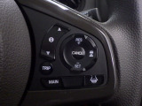 ハンドル右側にはクルーズコントロールのスイッチが装備され運転中の操作も安心して行えます!