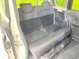 後部座席も気になるようなキズ・汚れやへたり等、大きなダメージはなく、良好な状態です。
