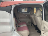 後部座席も当然、綺麗・清潔に仕上げております。内装の綺麗なお車は気持ちが良いですし、コンディションのいい車が多いです。前のユーザーが丁寧に使っていた証拠です。