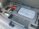 ラッゲッジルーム下にはパンク修理キット・工具があります