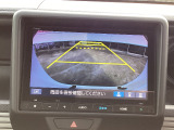 バックも安心のリアカメラ付いています。リアカメラがあると、いつでも安全にバックできますね。死角も減ります。ガイド線表示なので便利です。