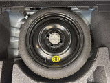 今ではオプションになってしまったスペアタイヤが装備されています。万が一の時に役立ちます☆☆