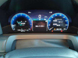 とっても見やすいメーターです。夜間時はラグジュアリーな気分にさせてくれる照明が魅力ですので、夜のドライブも楽しみになりますよ♪