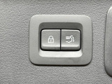 【パワーバックドア】スマートキーや運転席のボタンを押すだけでリアゲートが自動で開閉します!荷物を持っている時や、高い位置にあるバックドアを閉める際に便利な機能です♪