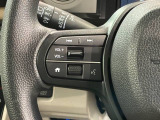 ステアリングにオーディオ操作スイッチが付いています。オーディオ画面に直接タッチしなくても操作が出来ますので、運転に集中できます。
