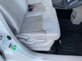 座席の調節も座ったまま出来ます♪