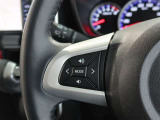 ステアリングスイッチ付き。前方から目を離すことなく操作することが可能です。