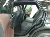 助手席側からの後席ビューです。