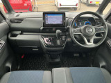 インパネ全体は写真の通りです!広々の運転席!運転席周りのボタンも操作しやすいです!写真で見切れている部分で見たい箇所があればお気軽にお問い合わせください!!