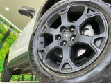 【グレード専用純正18インチアルミホイール】デザイン性の高い純正アルミホイールを装着しております。各種社外アルミホイールや、スタッドレスタイヤも取扱いしております。是非ご相談ください♪